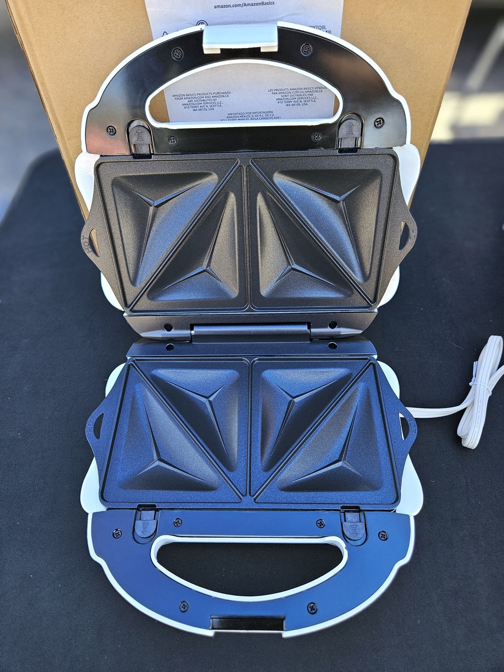 Amazon Basics Waffle, Sandwich Maker and Grill 3-in-1 White, 700W